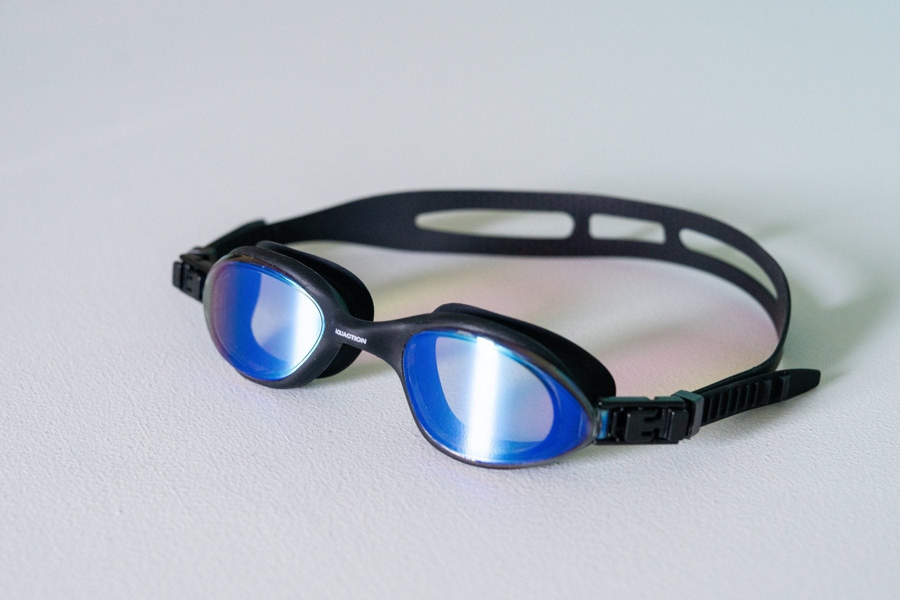 Avovesiuintipaketti, oranssi – turvapoiju, AquaX uimalasit avoveteen, uimalasikotelo ja kirkas uimalakki