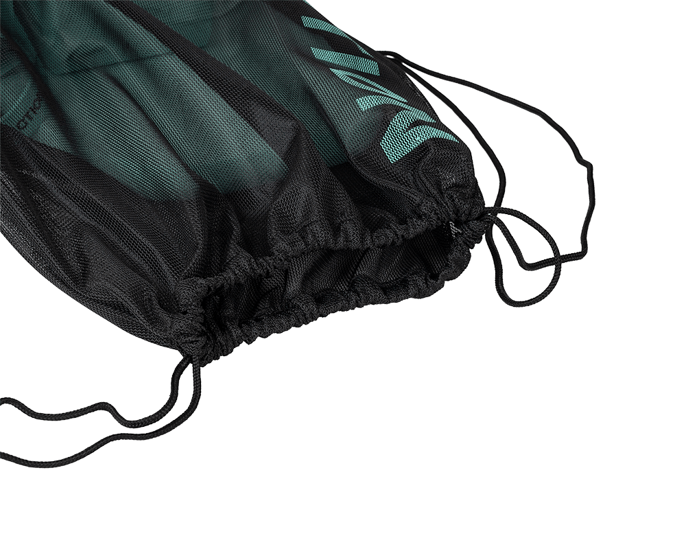 Aqua Mesh Bag varustekassi, musta, säädettävät olkahihnat lähikuvassa - Aquaction