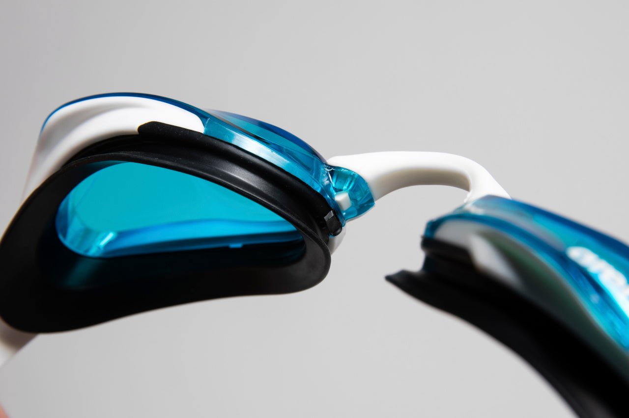 Cobra Ultra Swipe, sini - valkoinenArena